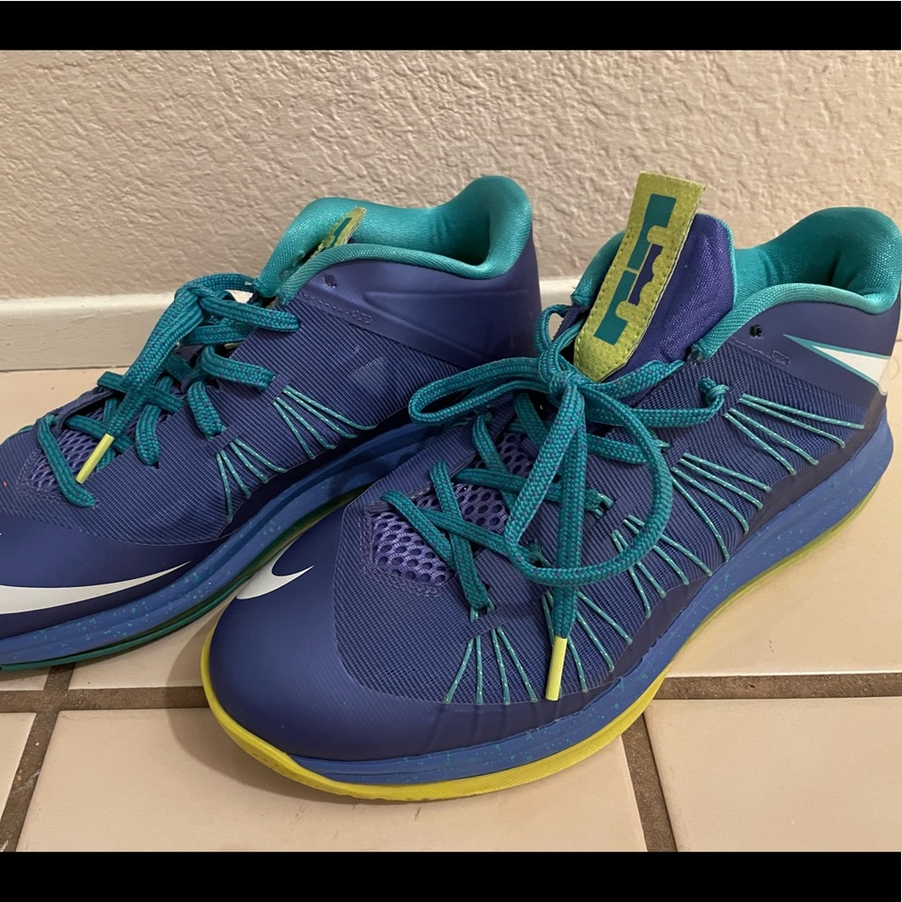 Lebron Sprite’s low, worn once. Great condition. Men’s size 9.
